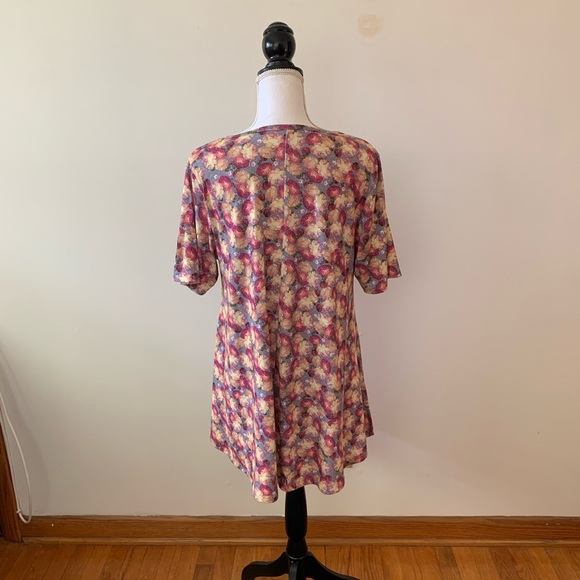 💰10/$50💰Large Floral Lularoe Perfect Tee - Picture 4 of 7
